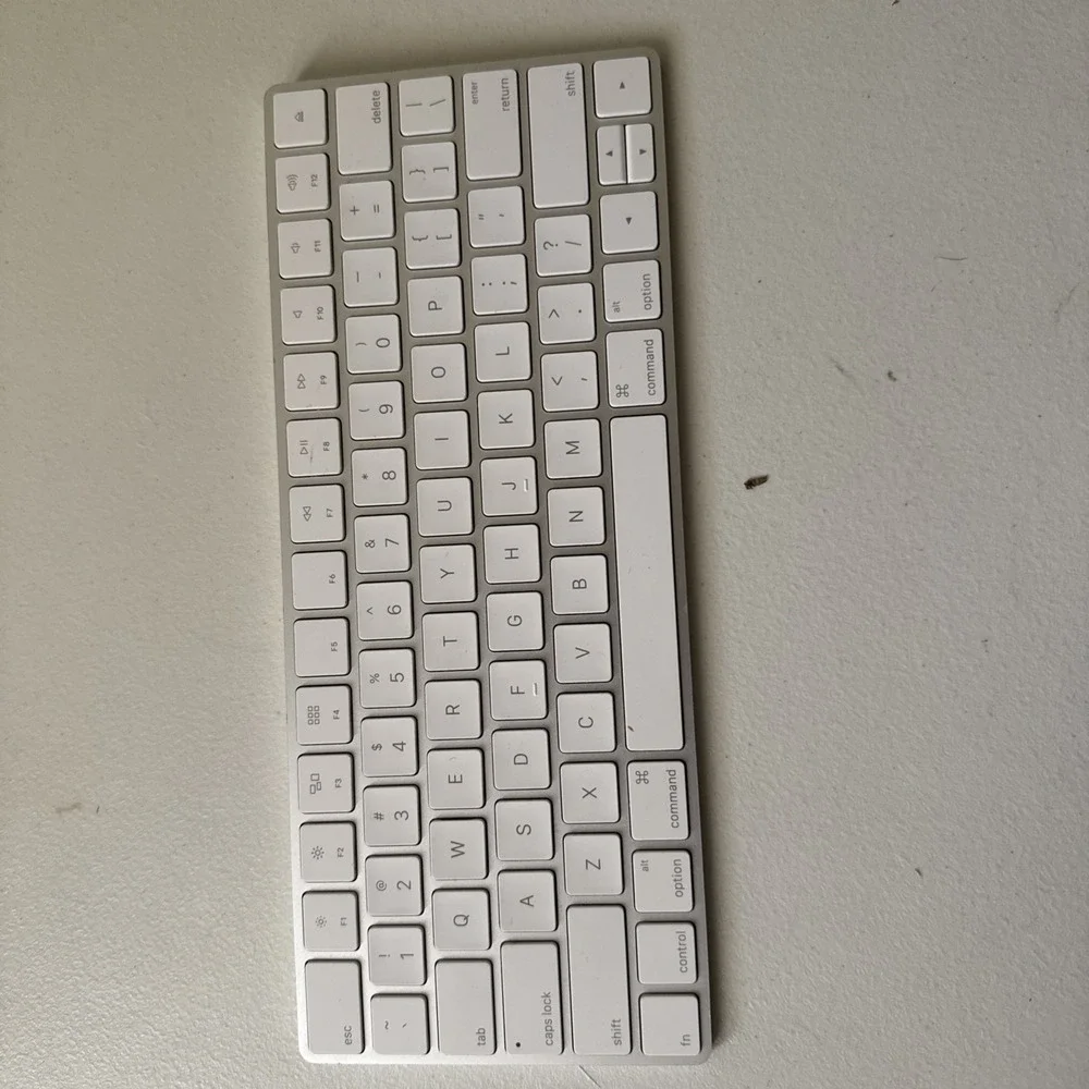 Apple Magic A1644 KeyboardLightning Connector Rechargeable Battery